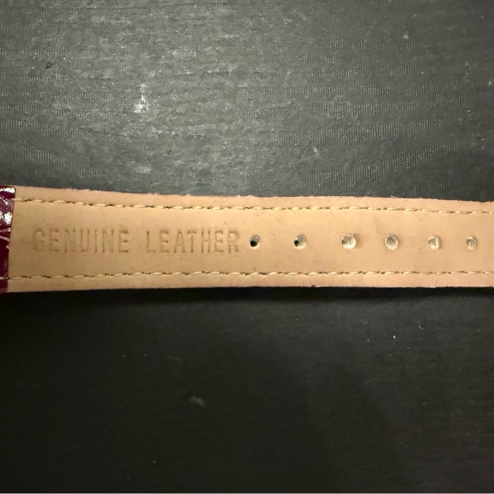 Lady’s Invicta Lupah Watch with 5 Leather Straps. - Picture 4 of 6